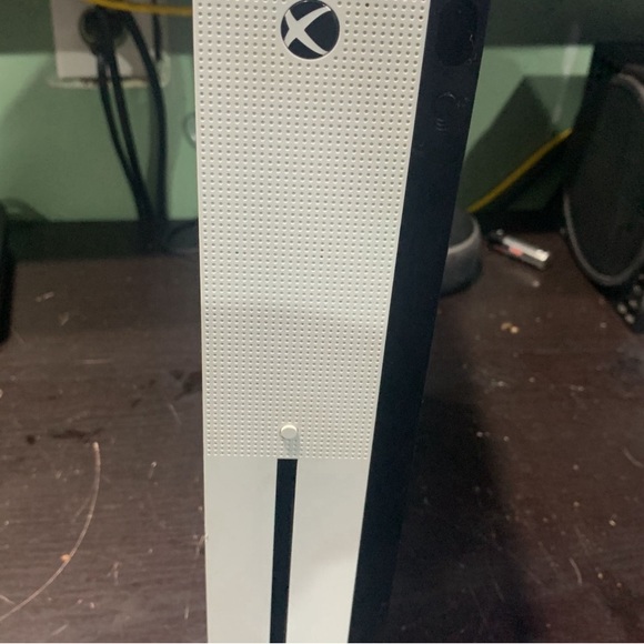 Xbox 1 second gen reset new with Xbox 1 month game pass gift card